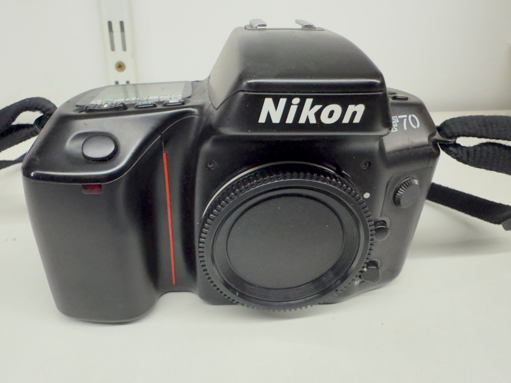 Nikon F70
